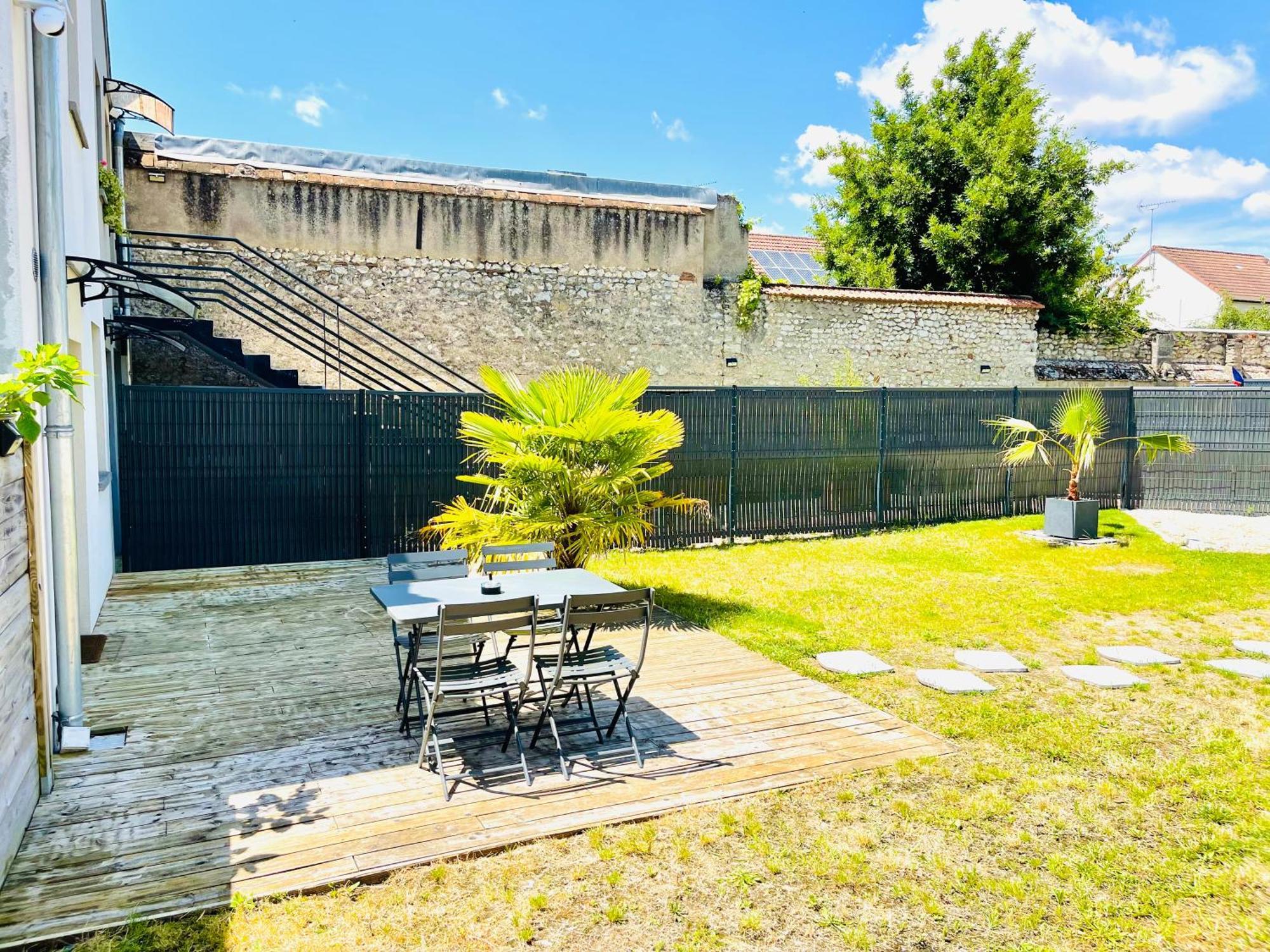 Ferienhaus Loft De Charme Avec Parking, Jardin Et Terrasse